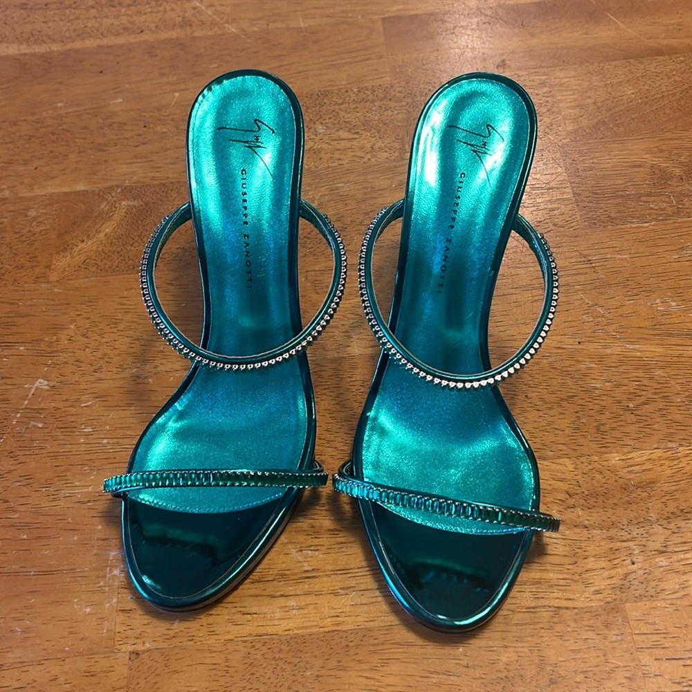 Size 39 green never worn Giuseppe Zanotti heel sandals